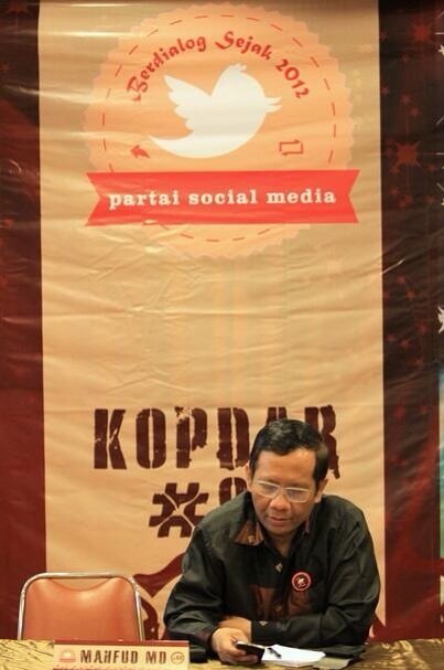 PartaiSocmed's tweet photo. Seandainya beliau bukan malaikat yg masuk ke dalam sistem tentu kami akan dukung.

Menyapa kawan2 dunia maya.. https://t.co/cxIYRkgsYV