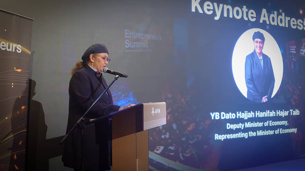 At #EntrepreneurSummitIV <a href="/hanifahtaib/">Hanifah Hajar Taib</a> envisions Kuala Lumpur as a vibrant #startup hub, capitalizing on its strategic crossroads. M'sian startups have promise, but the KL20 Blueprint, launching in 2024, aims to make KUL, Asia's gateway #TechEcosystem <a href="/NEXEAVENTURES/">NEXEA</a>