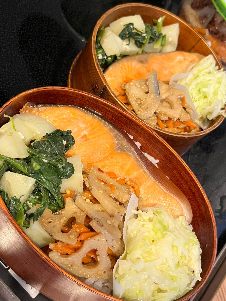 chibimaru_gohan's tweet photo. 鮭弁当！
#お弁当　#作り置き　#手抜き　#麹
#わっぱ　#鮭 https://t.co/TCbZlRphBi