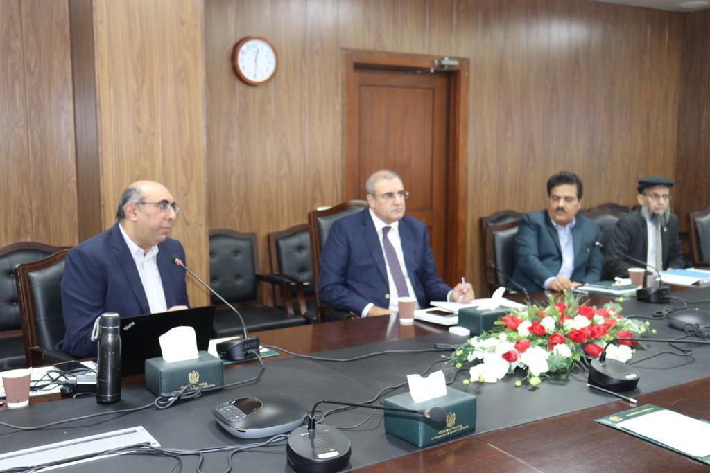 Secretary <a href="/PlanComPakistan/">Ministry of Planning and Development</a> <a href="/AwaisSumraPak/">awais</a> while addressing to the #SDGs team asked to develop a #SDGs #Manual that’s contains the entire journey and who is who in it for everyone to see who takes interest in knowing about SDGs. It will be Living document.