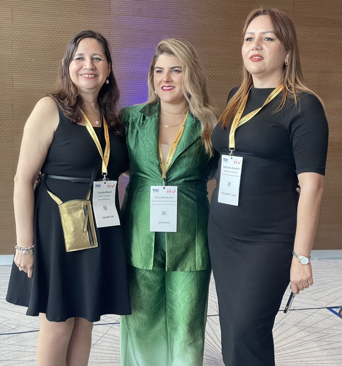ClaudiaMagna2's tweet image. #TOCAmericas nos ayuda a fortalecer nuestros lazos de amistad junto a mis queridas amigas de muchos años!! Elvia Bustavino y Nadiuska Acevedo , potentes referentes de la mujer en la industria naviera y portuaria