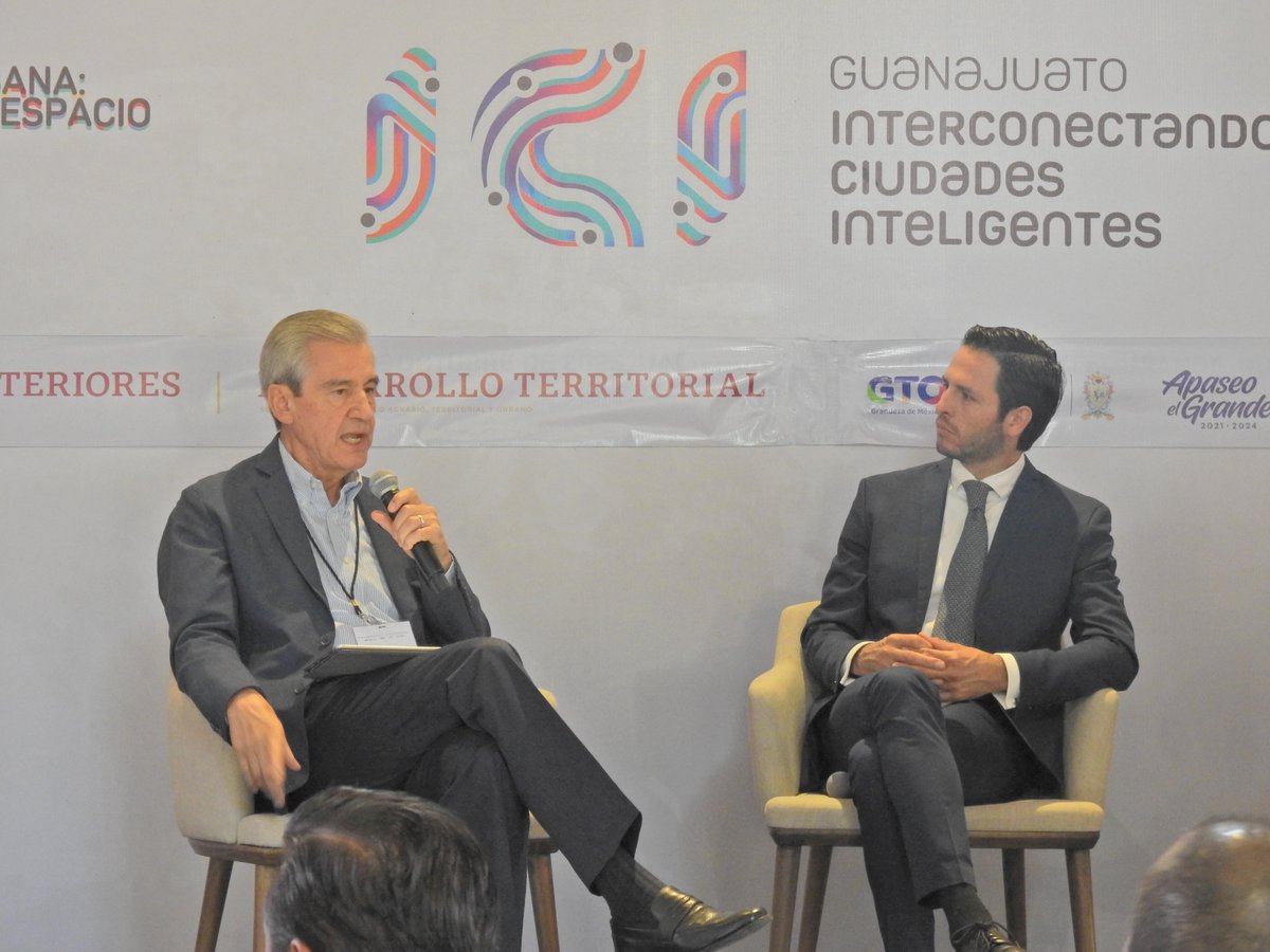 Agradezco la invitación para participar junto a <a href="/ChelisOliveros/">Chelis Oliveros</a> en el panel "Vinculación Territorial" de "Interconectando Ciudades Inteligentes" en Apaseo el Grande, enfocado en estrategias para mejorar calidad de vida, salud, educación, seguridad, movilidad y sostenibilidad.