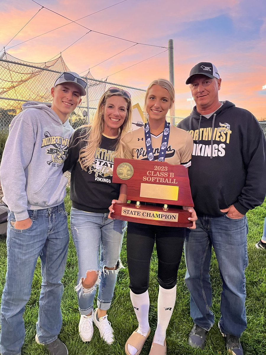 caspersen_kylie's tweet photo. BACK 2 BACK State Champions! Had a great 4 years of high school softball. Sad for it to come to an end. #17out https://t.co/CJnzrzRDu7
