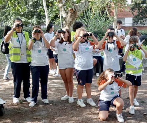 AmigosCegonas's tweet photo. Los Ecovigilantes de @franciscanasOU  buscan aves en la ciudad 🦆🔭🪶🦩

https://t.co/WMUo55Ag7I vía @LaRegion https://t.co/FVKFVXU0o9