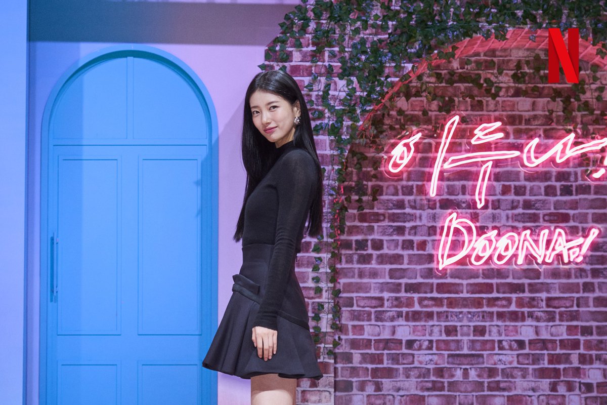 NetflixKR's tweet photo. 이 렇게 한자리에
두 사람이 모였는데
나 만 볼 수 없지

공익을 위해 지체 없이 공유드리는 <이두나!> 제작발표회 현장.

<이두나!>, 10월 20일 오직 넷플릭스에서.

#이두나 #Doona https://t.co/PQKgxxzrxU
