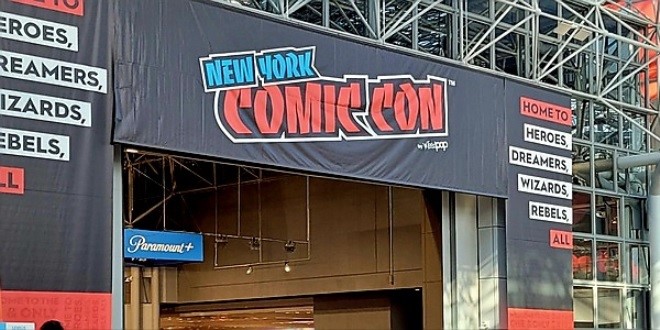 MuggleNet's tweet photo. Looking to find out about the #HarryPotterMerch available at #NYCC2023? Check out our rundown of magical merchandise we found on the show floor. #NewYorkComicCon #Exclusives https://t.co/Jkb01DFU5O https://t.co/3gaRd2SdUN