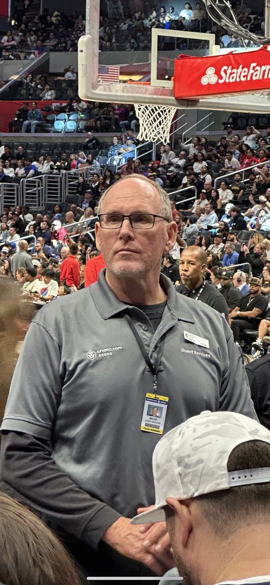 VladBilik's tweet photo. Just saw an usher at halftime ask a little girl, who’s standing there waiting for the players to come by, for her ticket which she didn’t have and told her to leave.
It’s preseason. And it’s not that serious.
#douchealert
#ClipperNation https://t.co/IZJvfkH4Rl