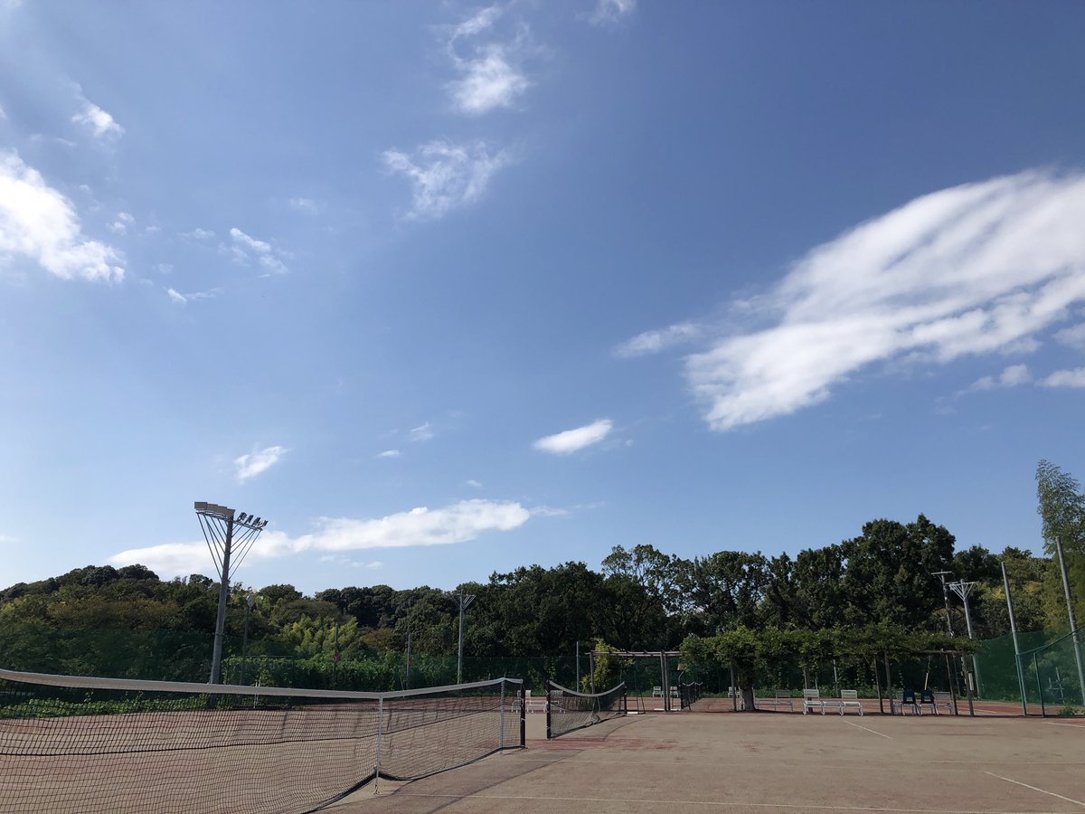 tokuterryortho's tweet photo. 明日からITF愛知に行かれる方の練習相手。すっかり秋。
良い季節になりましたわ。
#ベテランJOP
#ベテランテニス
#KPIPARK https://t.co/BSK19SHNwH