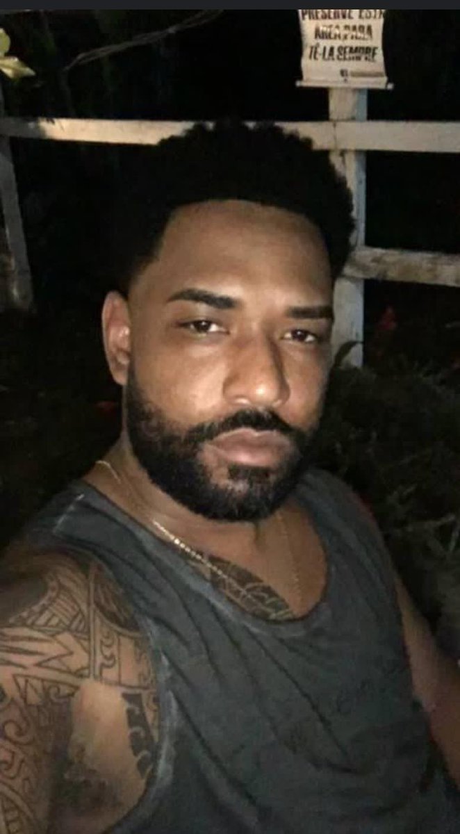 falacomigorj's tweet photo. Essa história vêm surgindo novamente antes era o narco miliciano #TANDERA agora e com o narco miliciano #NANAN fotos dos seus aliados #DELEGADO #FABIO #SALVADORETI é um ex agente de polícia civil #RAFAEL #LUZ #SOUZA conhecido como #PULGÃO. @tinojunior @MPF_PGR @OGlobo_Rio @sbtrio https://t.co/rU4zj32kxg