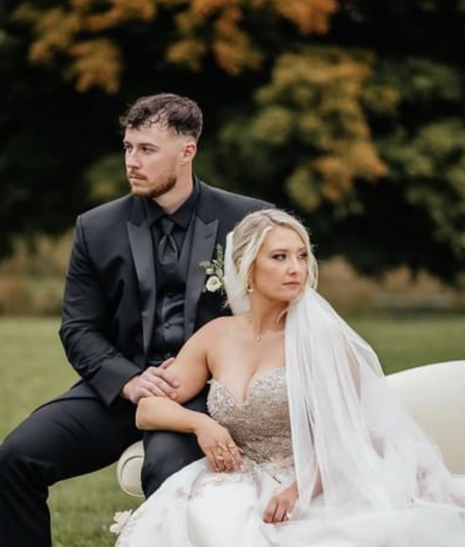 00LOG's tweet photo. Mr and Mrs Logan Velasquez https://t.co/iP7940HYlH