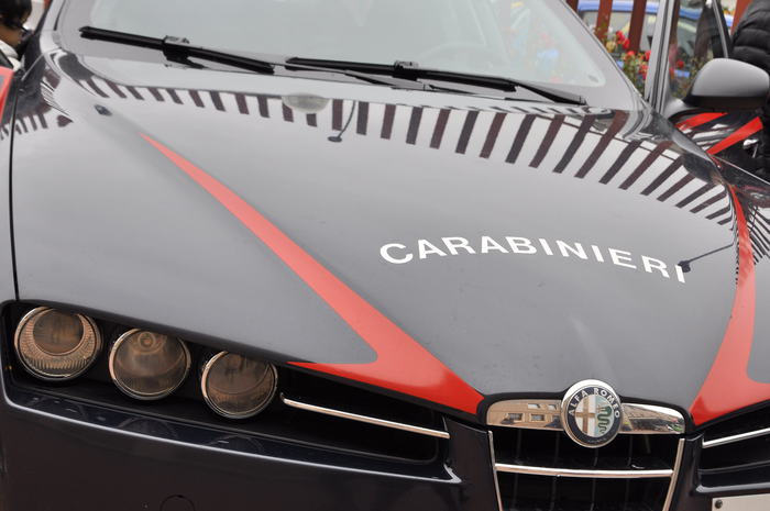 TgrRaiSicilia's tweet image. Blitz #antidroga dei @_Carabinieri_  di #Caltanissetta. Smantellata una piazza dello spaccio a #Riesi. Dieci arresti. La banda smerciava anche #cocaina e #hashish.  
Nel #GiornaleRadio delle 7,18 in onda su @Radio1Rai.