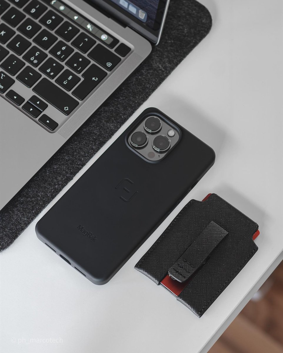 magbak_jp's tweet photo. \ビジネスにMagBakを📱/
シンプルなブラックのMagBakケース💼
ビジネスシーンにもピッタリのミニマルデザインで、ケースの薄さと頑丈さを両立👍
ウォレットスタンドを付けて、スタイリッシュながらも実用的に使いこなす。
ビジネスマンの強い相棒になること間違いなし✍️
#MagBak #ガジェット https://t.co/sky29DVWbt