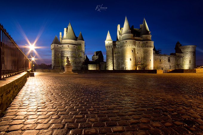 Superbe vue sur le #Château de Vitré en Ille-et-Vilaine par R. Lemenicier #Bretagne #MagnifiqueBretagne #BaladeSympa #MagnifiqueFrance