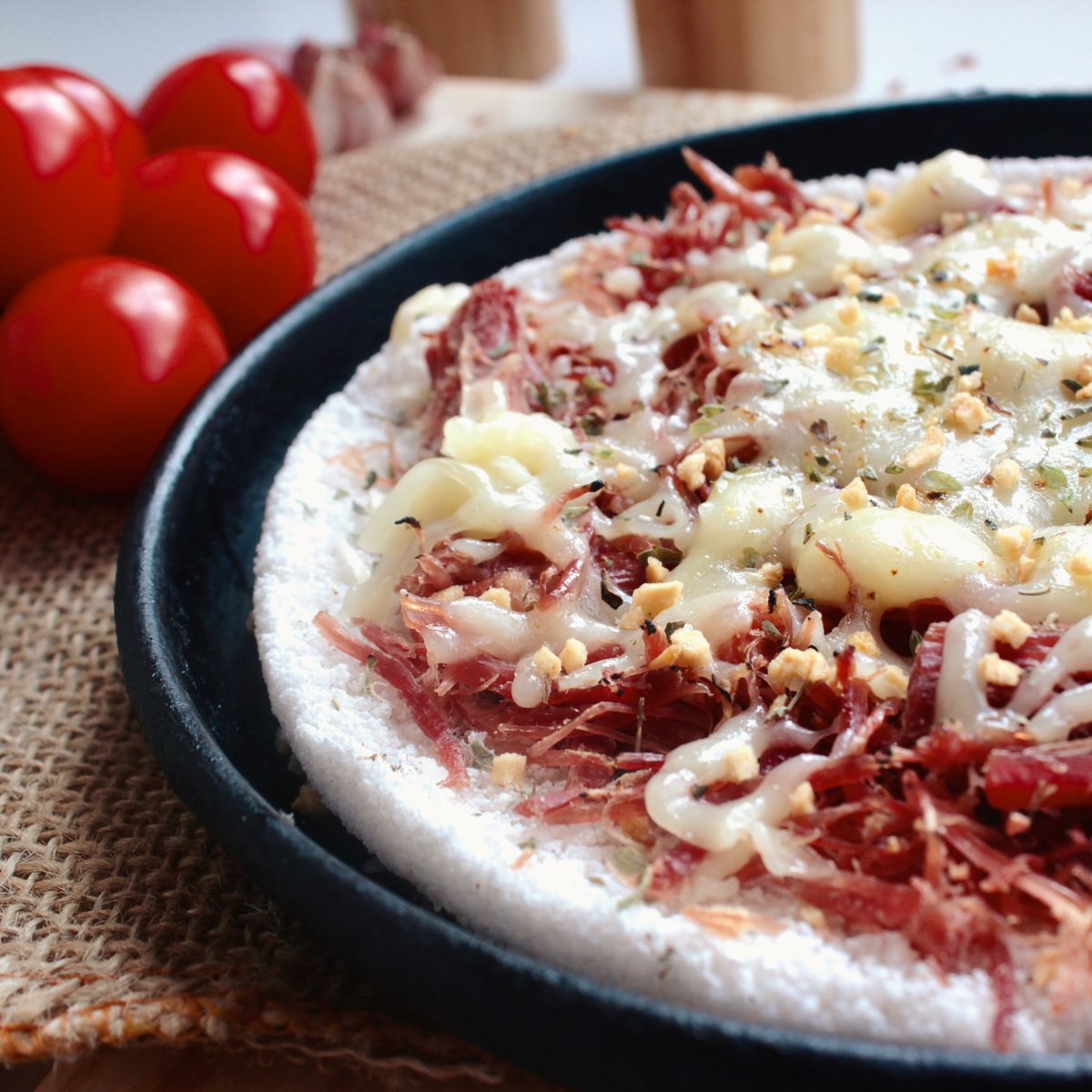 diadetapioca's tweet photo. Dia de Tapioca, um sabor único e inigualável ❤️

Hoje apresento essa maravilhosa Tapioca de carne seca ! dessalgada e desfiada, e ainda você escolhe um tipo de queijo para acompanhar e condimentos 👩🏻‍🍳
 Confira em nosso Cardápio 

⬆️Acesse o link na bio ⬆️

#tapioca https://t.co/NLd1w9Zggw