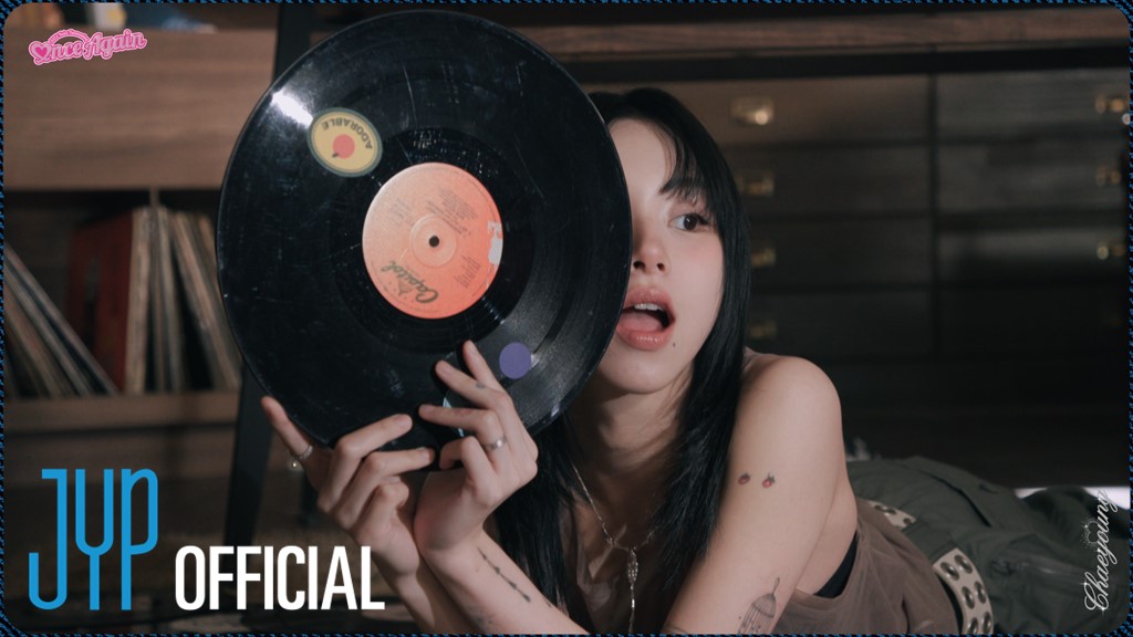 JYPETWICE's tweet photo. TWICE 8TH ANNIVERSARY MD Behind - CHAEYOUNG

❤YouTube: https://t.co/5K0r23cguM
💚NAVER TV: https://t.co/FYmfHILecD

#TWICE #트와이스 #ONCE #원스
#TWICE_8TH_ANNIVERSARY 
#ONCE_AGAIN #TWICE_RECORDS
#CHAEYOUNG #채영 https://t.co/Qxn0woRI5b