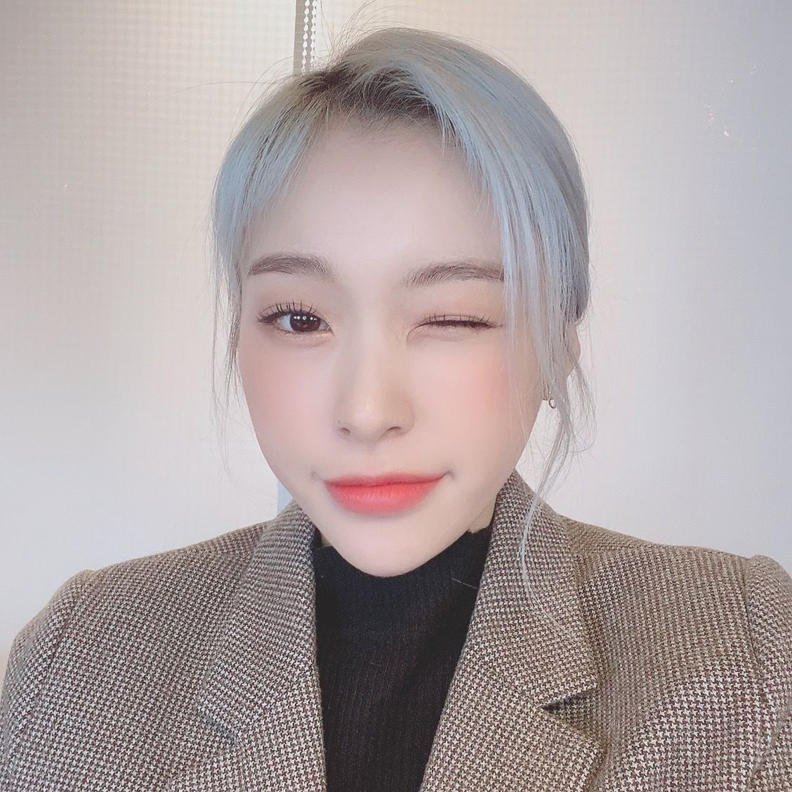 Es el #ɑrsynཐི·ཋྀ۪·dɑy y es que yo no quería quedarme quieta en casa por lo que ya mismo me fui a ver a mi niña ya qué la #sunshine·pɑrty empezó y yo por nada me la iba a perder y así desearle el mejor de los cumpleaños.

(♥︎) pétalos de 𝘢mꮻr - - 𝙳ᥲɘ𝔥чūᥒ