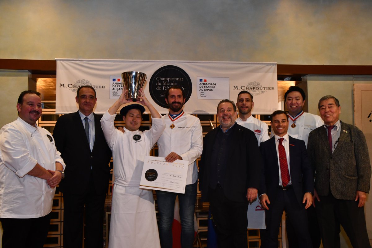 ambafrancejp's tweet photo. Félicitations aux chefs Taiki MANO 🥇et Yoichi NAKAAKI 🥈, vainqueurs de la sélection Asie du championnat du monde de @pate_croute qui s'est déroulée hier à la Résidence de 🇫🇷. Ils disputeront la finale du #CDMPC en décembre à Lyon. Bon courage à eux ! https://t.co/V9DXopxCYP