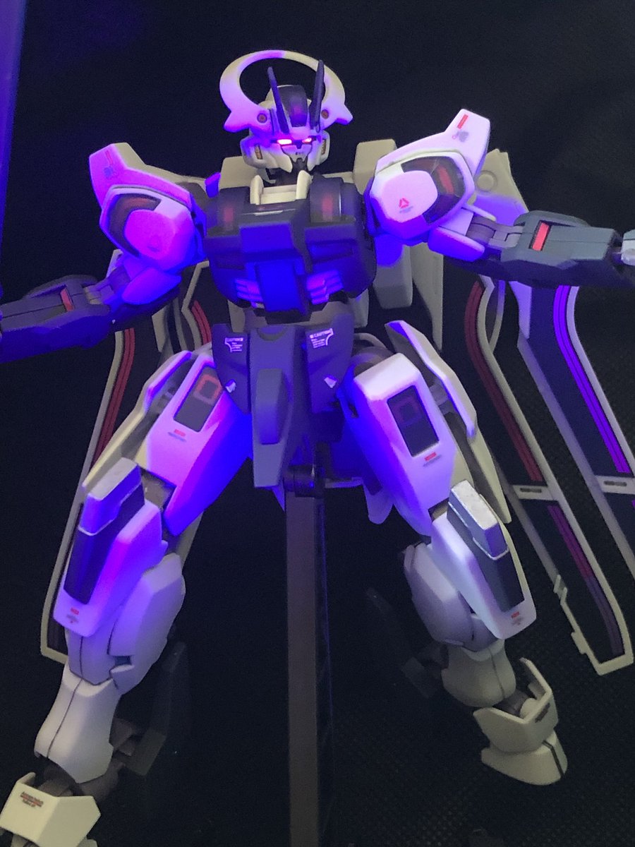 idea_sm's tweet photo. 今更ですが、シュバルゼッテ完成😁
面白い型の頭部ですが見慣れると何やらカッコよく感じますね
＃ガンプラ　＃ガンダム https://t.co/EG3BdiSfcm