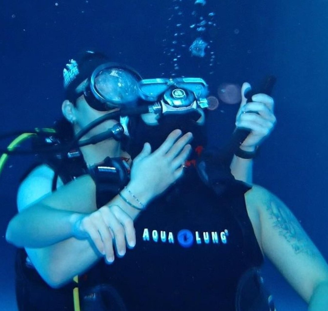 coconutverbena's tweet photo. JAY B: 
certified scuba diver ✔️ 
certified advanced scuba diver ✔️ 
certified rescue diver ✔️
🤿💪💙

#JAYB #제이비 @jaybnow_hr https://t.co/wszDyBsUbg