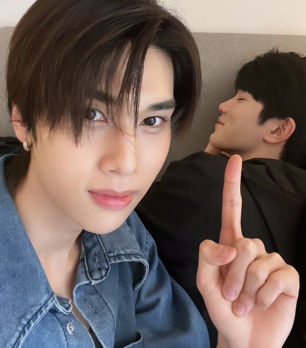 dunknatachai's tweet photo. birthday boy หลับเนียนใช้ได้ https://t.co/oc5YwCKAu1