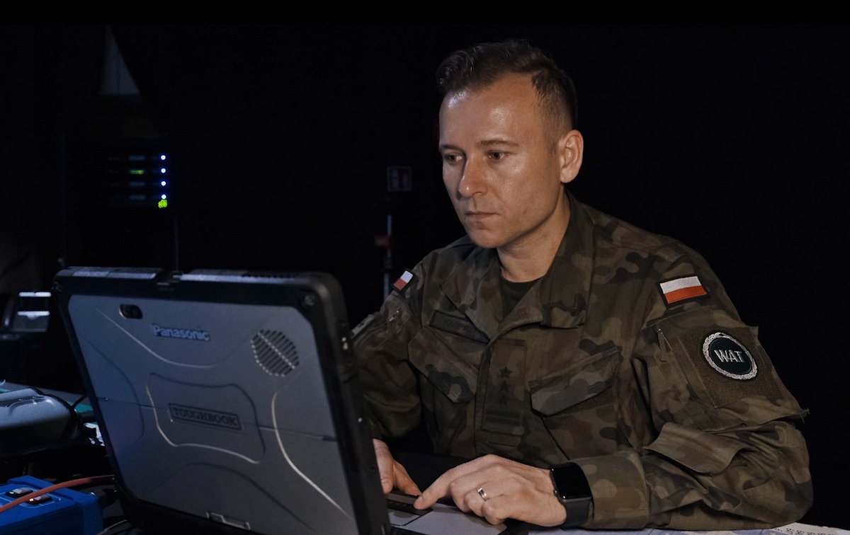 WatWcy's tweet photo. Czy może dojść do walki między maszynami? Czy człowiek zostanie zmarginalizowany? Czy wojskową SI można – albo trzeba - ściśle kontrolować? Opowiada o tym płk dr inż. R. Kasprzyk z WCY @WAT_edu
Więcej:👉 https://t.co/TNIwRJRGdJ
#SztucznaInteligencja #AI #machinewar #wojsko #WAT https://t.co/3kyYzNlFyJ