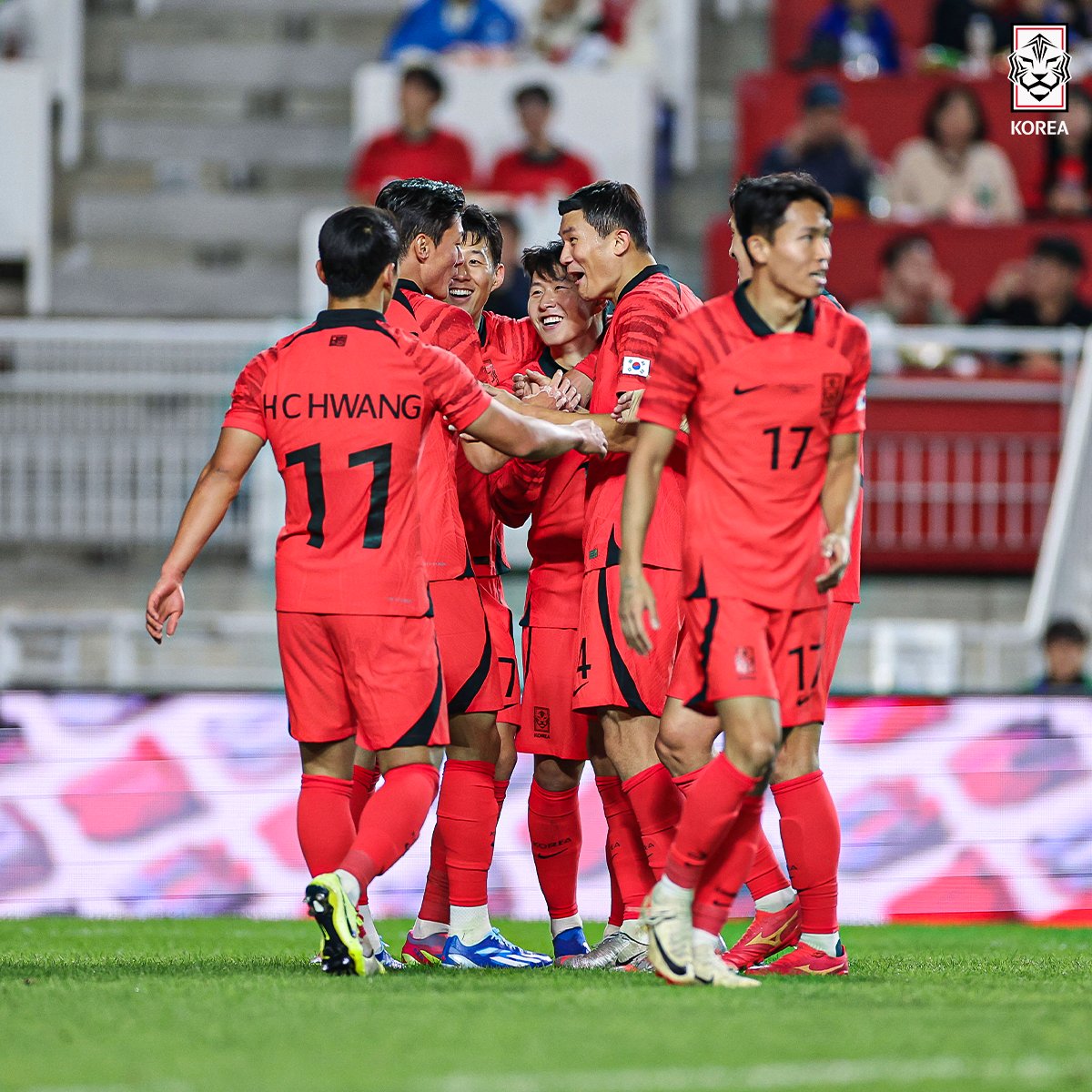 theKFA's tweet photo. 베트남전 득점자 리스트입니다.

⏰05' #김민재 (바이에른뮌헨)
⏰26' #황희찬 (울버햄튼)
⏰59' #손흥민 (토트넘홋스퍼)
⏰70' #이강인 (파리생제르맹)
⏰86' #정우영 (슈투트가르트)

📌 51' 상대 선수 자책골 https://t.co/We9CNgCpbD