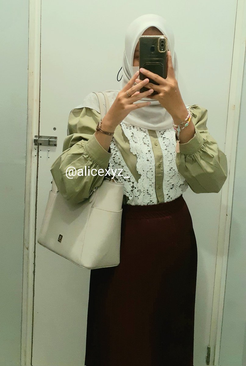alicexyz_'s tweet photo. 💖 blouse nya cantik bgt ala korea, ga gampang kusut, bahanya ga panas

🛒 https://t.co/TK3GdweoF5

💖 totebag buat ngampus, bahan nya kokoh banget, muat banyak, binder B5 bisa masuk, worth it to buy, ini warna cheteau grey ya, so pwetty💖🌤

🛒https://t.co/PJc8BRWLxf https://t.co/kPdlDWx2ZZ
