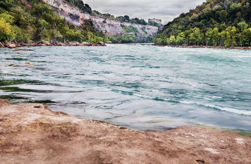 Looking at boundaries……………….. #niagarariver #USA #canada