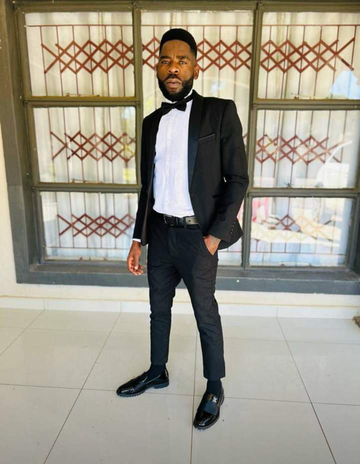 Happy birthday <a href="/mizophyll_/">#VendaNgaDecember</a> King of Venrap for the people.

1986 👑 ❤️