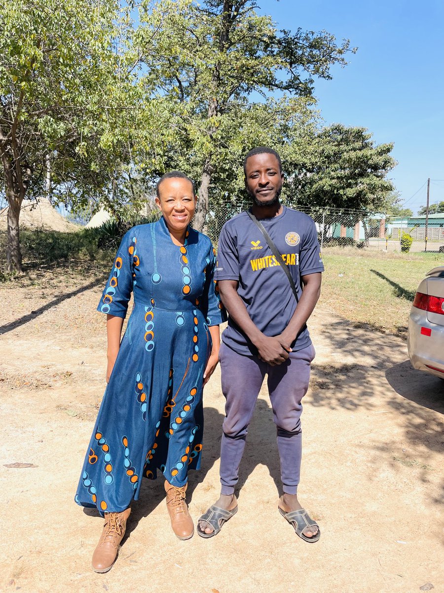 terrymap1's tweet photo. Today I want to appreciate my Science Teacher who paid for my O level registration🙏🏿❤️ Dai pasina this lady dai ndichitevedza zvi 7 days ku village 6 https://t.co/v60jSWV9Hi