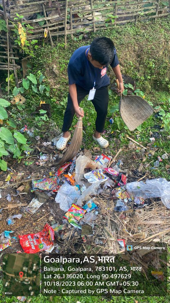 nssglpcollege's tweet photo. Initiative of NSS volunteer Deba Jyoti Rabha of Goalpara College to clean the market area of his own locality as a part of #cleanIndia3 #SHS2023 #GarbageFreeIndia @nss_rdguwahati @_NSSIndia @YASMinistry @pankajsinghips @CMOfficeAssam https://t.co/jGDS19zlZq