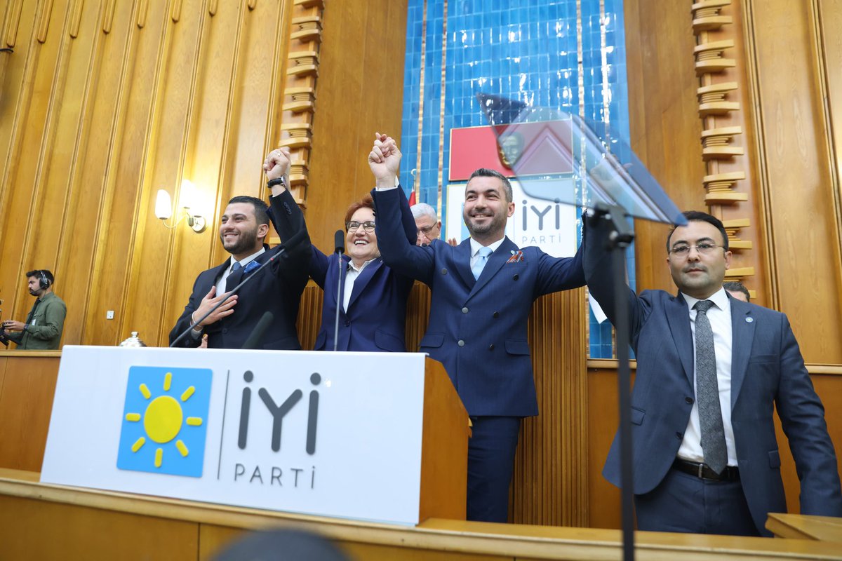 Bugün Genel Başkanımız Sayın Meral Akşener önderliğinde Gazi Meclisimizde yapılan grup toplantımıza katıldık. 

Grup toplantımızda Genel Başkanımız Sayın Meral Akşener'in Yunusemre ve Şehzadeler Belediye Başkan Adaylıklarını açıkladığı yol arkadaşlarım Tufan Akan ve Ahmet