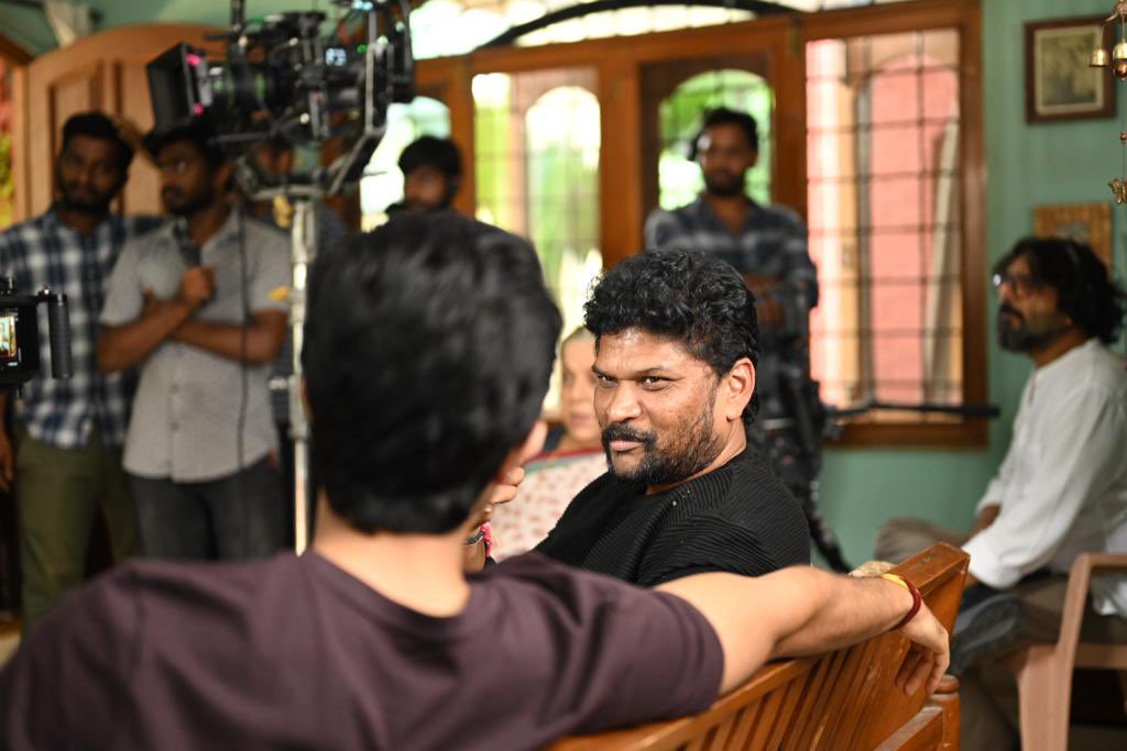 ParasuramPetla's tweet photo. Waiting for you all to See and Experience my hero🔥

#VD13 #SVC54 
Title &amp; glimpse, 6:30PM! https://t.co/KIS5Xe0XvW