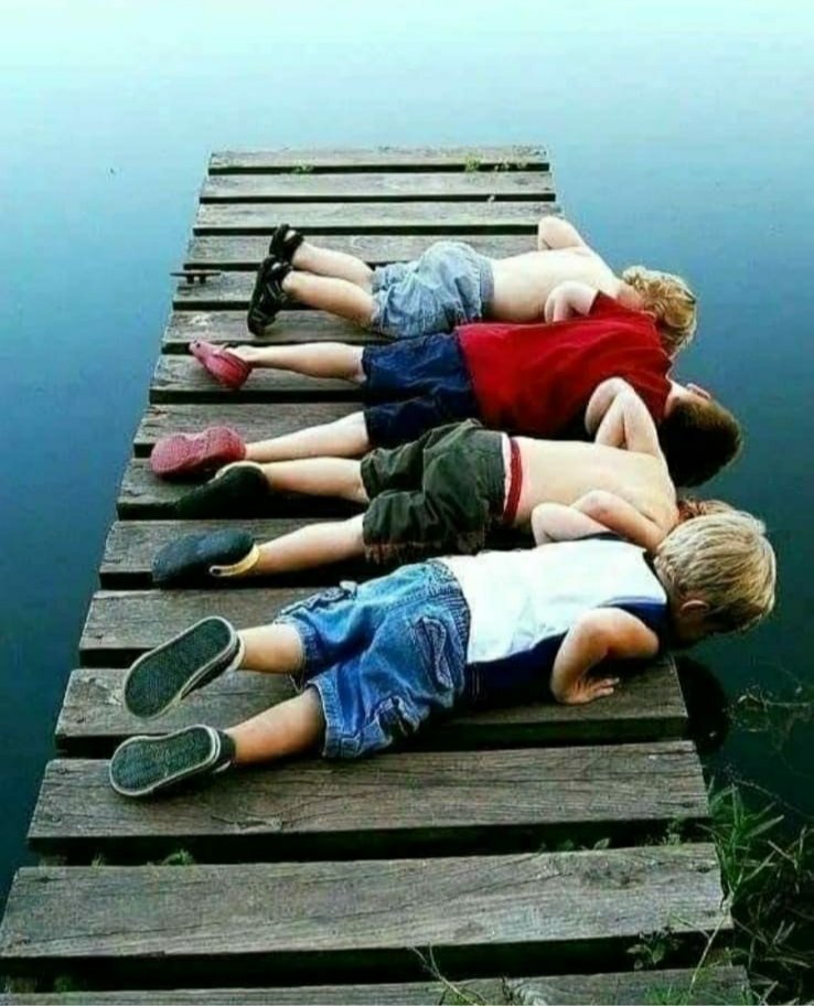 ferminnegre's tweet photo. Al pasado hay que agradecerle la experiencia, al futuro los nuevos horizontes y al presente estar vivos para saborearlo. Y en todo dar gracias a Dios por estar en cada tiempo a nuestro lado y hacer camino con nosotros. https://t.co/BmJ2ZxI20u