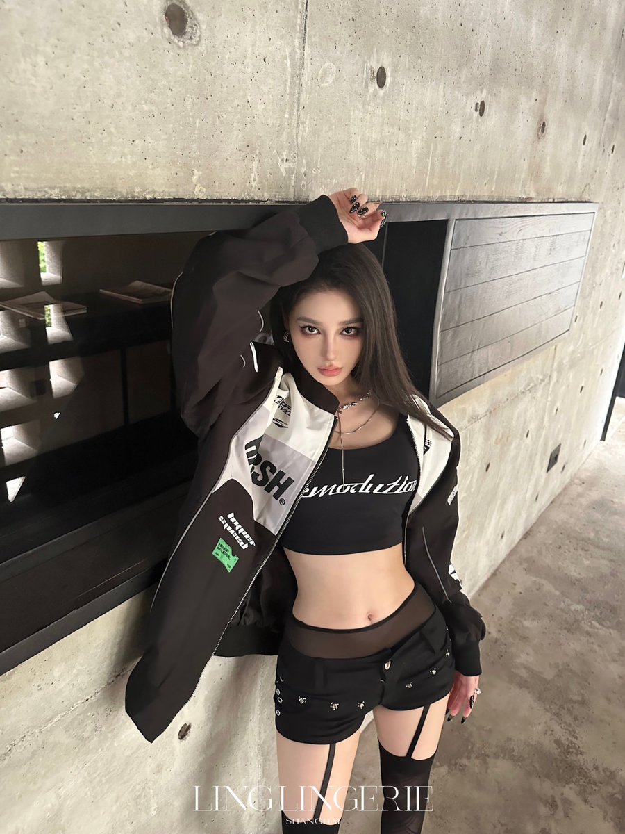 ✨机车风+时尚吊带
时尚酷辣，恣意张扬
菱格演绎时髦摩登
吊带绵延勾勒丰腴肉感
掀起魅力的感官风暴❤️‍🔥

「格」菱格一体吊带袜
性感摩登，自成瞩目焦点
直达 https://t.co/Sn9TNvM7TX

#绫天生丝滑 #绫丝袜 #绫 #绫天猫旗舰店 #丝袜 #丝袜控 #パンスト #ストッキング https://t.co/B4d8DGkSTu