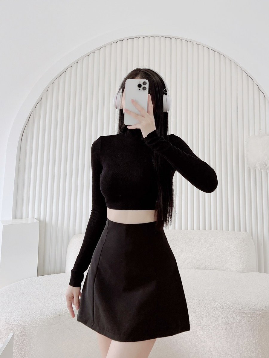 Đã từng cố chấp ngồi lại rất lâu bên mái hiên đợi người mang ô tới. Nhưng rồi, một khi đã quyết định đội mưa về. Thì người có mang ô đến cũng chẳng còn ý nghĩa.
😎😎😎