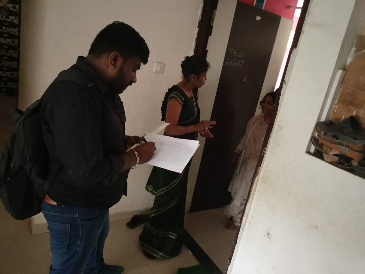 18/10/2023
આજરોજ વાપી તાલુકાના અર્બન વિસ્તારમાં મેલેરીયા ડેન્ગ્યુ વિશે સર્વેની કામગીરી કરવામાં આવી તેમજ દવા છંટકાવની કામગીરી કરવામાં આવી.
<a href="/DDO_VALSAD/">DDO Valsad</a> <a href="/valsad_cdho/">CDHO VALSAD</a>