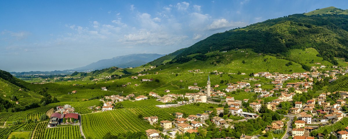 🍾 Ogni nostro #Valdobbiadene #DOCG è una celebrazione dell'amore per la terra e la tradizione. Scopri con #ColVetoraz il segreto del bere con piacevolezza. 🥂