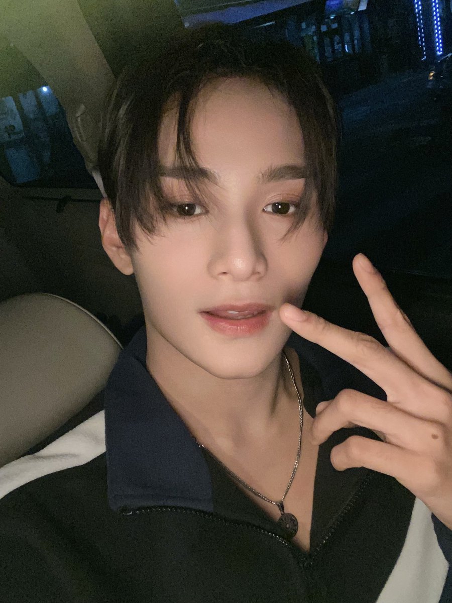 XODIAC_MEMBERS's tweet photo. [#자얀] 

YOW YOW YOW 쏘블리들 ! 잘지냈어 ? お元気ですか ？ , คุณเป็นอย่างไรบ้าง? , 你好吗？, كيف حالك ؟, apa kabar ? , how are you ? 💛💛💛💛

#XODIAC #소디엑 #ZAYYAN #자얀 https://t.co/htPCzqszhE
