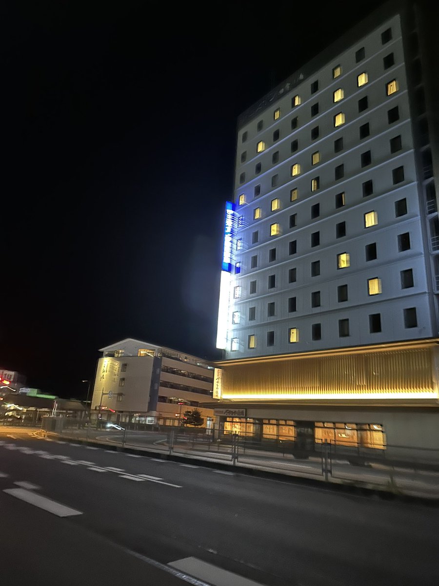 どうしても外食したい衝動にかられた時は
普段誘わないような人を誘おうとすると
その衝動が軽減される気がする⤴︎