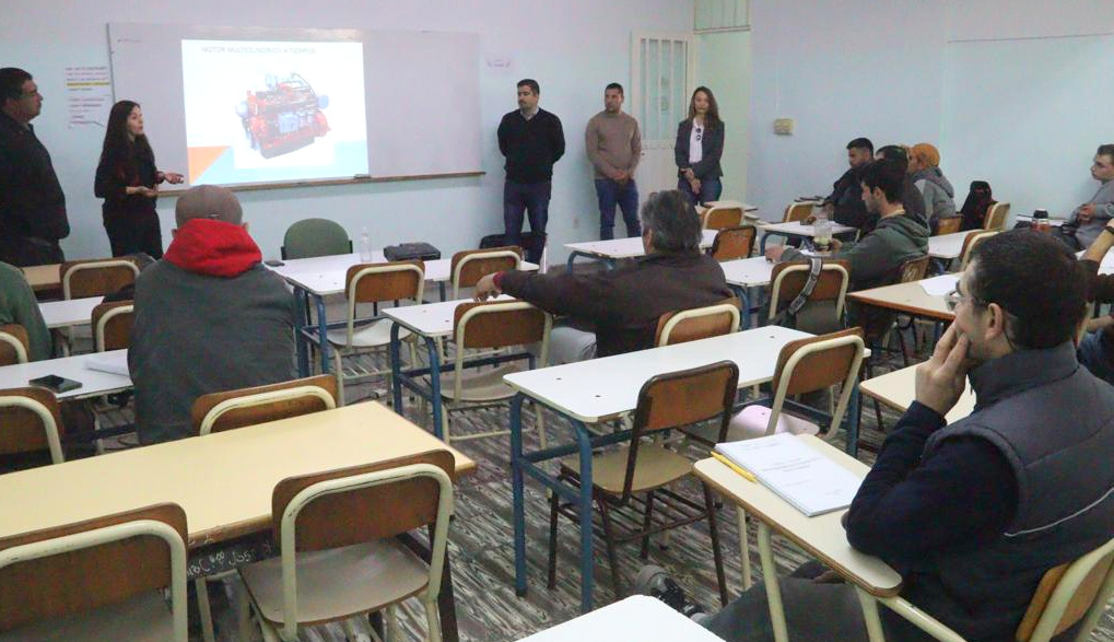 PatryCereso's tweet photo. Inicio en Gral Alvear un nuevo “Taller sobre Mecánica Básica de Tractores”. 
Son 7 encuentros teórico-prácticos, y cuenta con Certificado de aprobación y competencias del ITU - UNCUYO y SMATA -Sindicato de Mecánicos y Afines del Transporte Automotor- como evaluador externo. https://t.co/l3JrGxa4vy