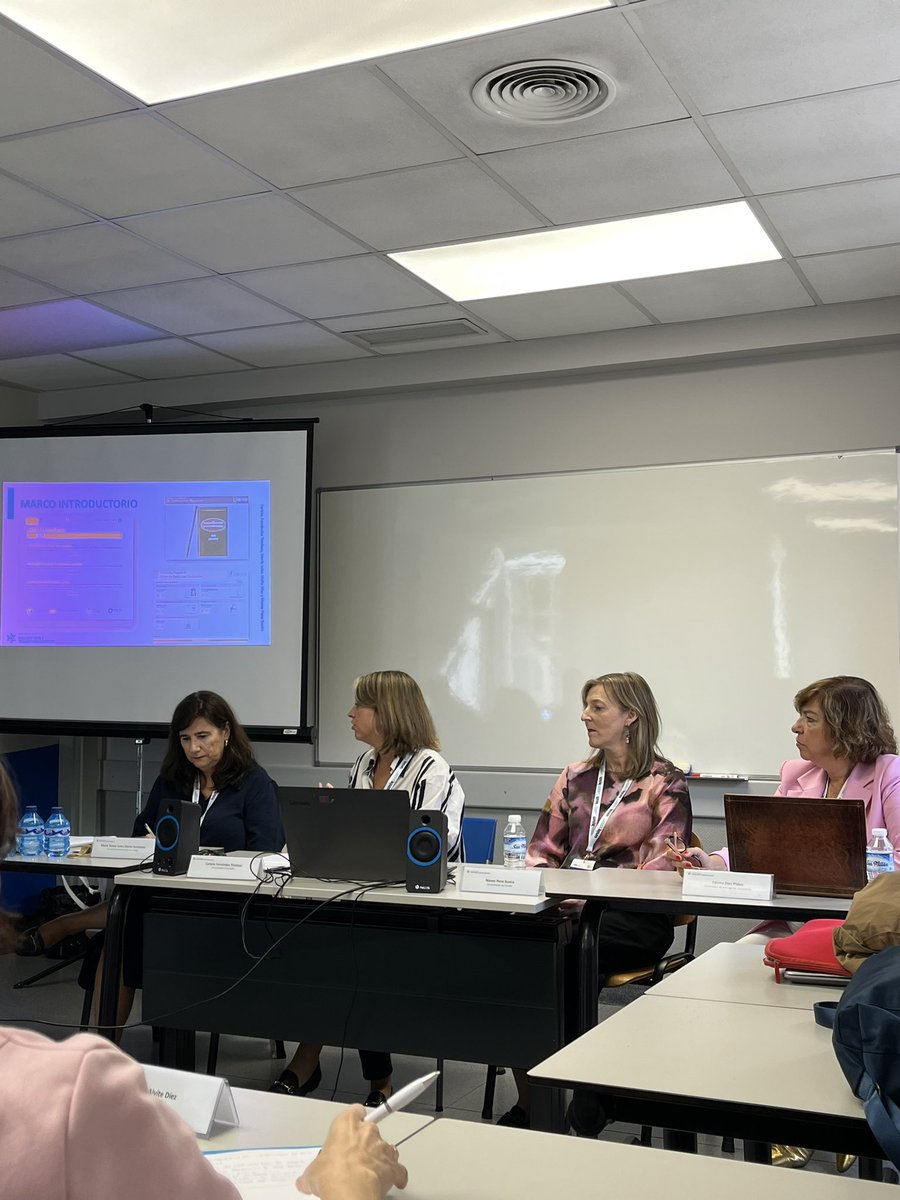 Seguimos con la mesa 4: Bibliotecas y ediciones digitales. #hdh2023 <a href="/HDHispanicas/">Humanidades Digitales Hispánicas (HDH)</a> <a href="/CongresoHDH2023/">VI Congreso Humanidades Digitales Hispánicas 2023</a>