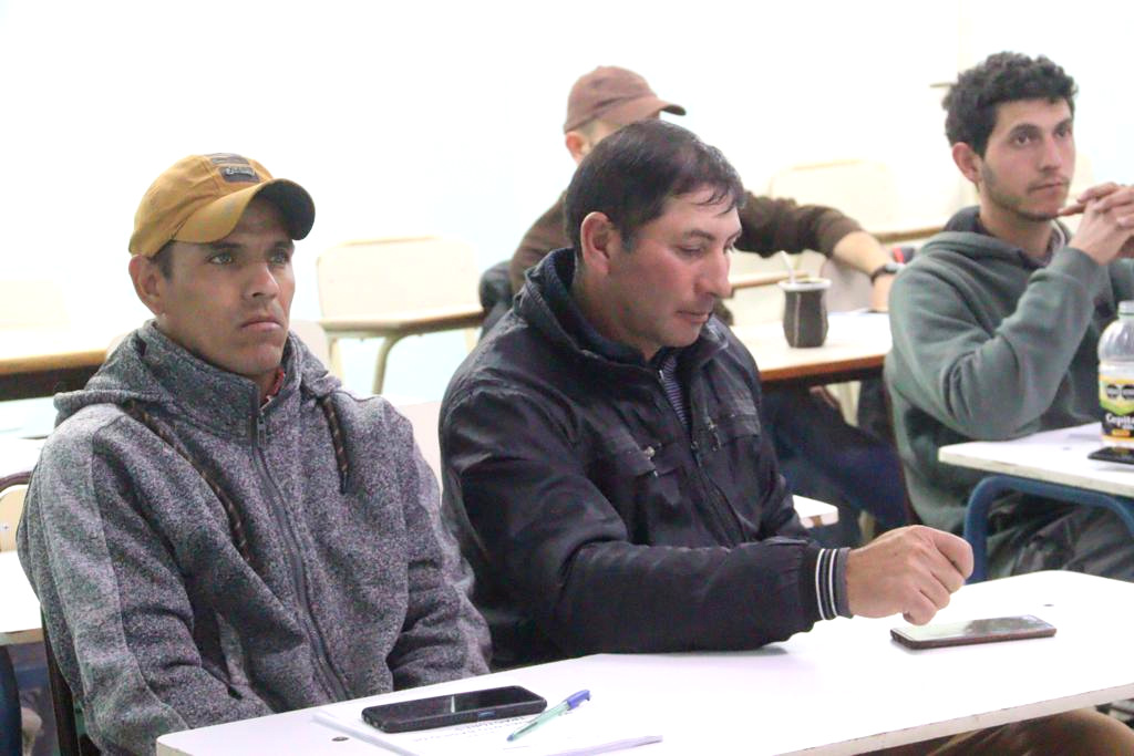 PatryCereso's tweet photo. Inicio en Gral Alvear un nuevo “Taller sobre Mecánica Básica de Tractores”. 
Son 7 encuentros teórico-prácticos, y cuenta con Certificado de aprobación y competencias del ITU - UNCUYO y SMATA -Sindicato de Mecánicos y Afines del Transporte Automotor- como evaluador externo. https://t.co/l3JrGxa4vy