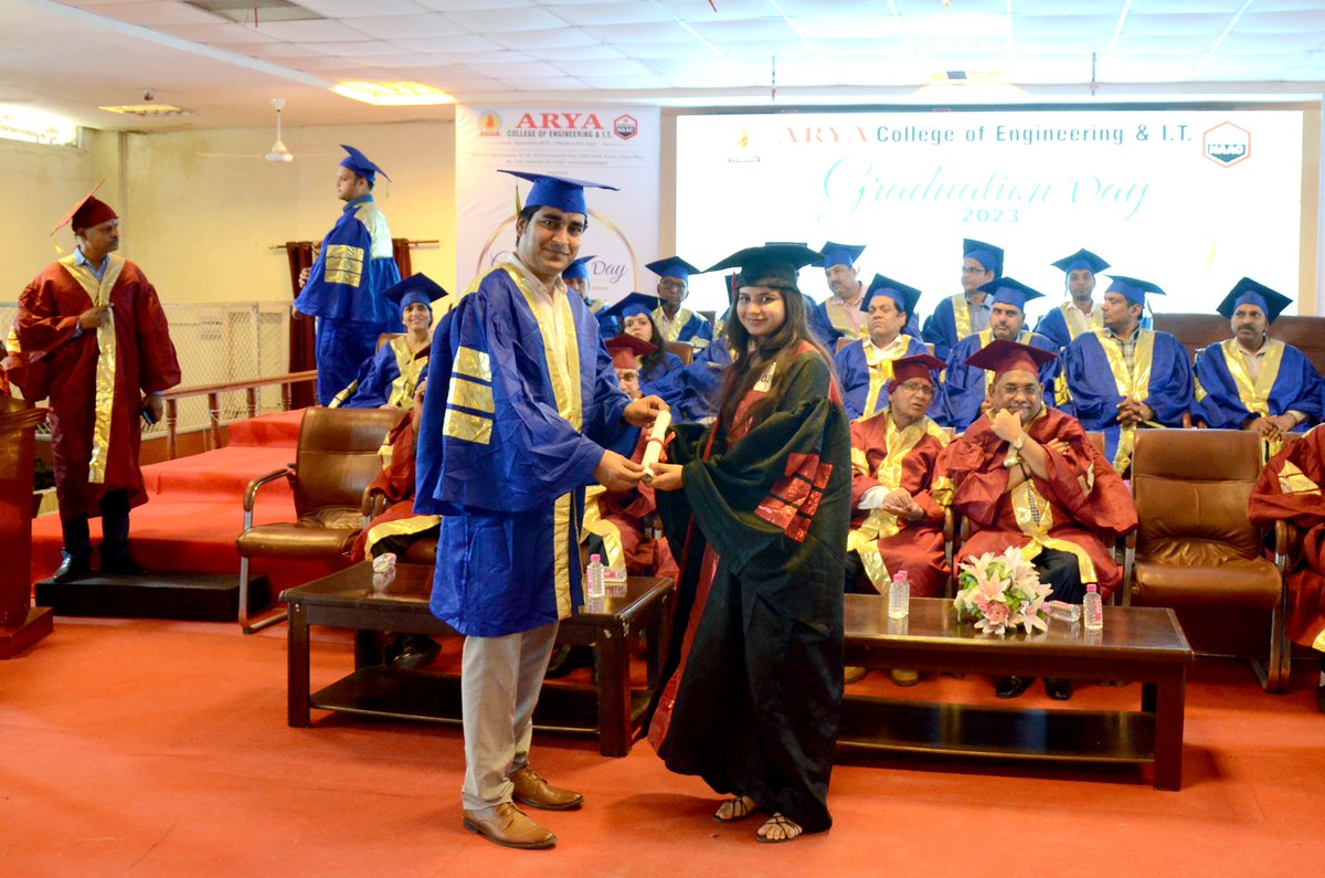 aryacolleges's tweet photo. #GraduationDay2023 was a day filled with pride, accomplishments, and dreams taking flight. A huge congratulations to all the graduates on reaching this significant milestone!
#GraduationDay #AryaCollege https://t.co/lTkmFHZ7Hx