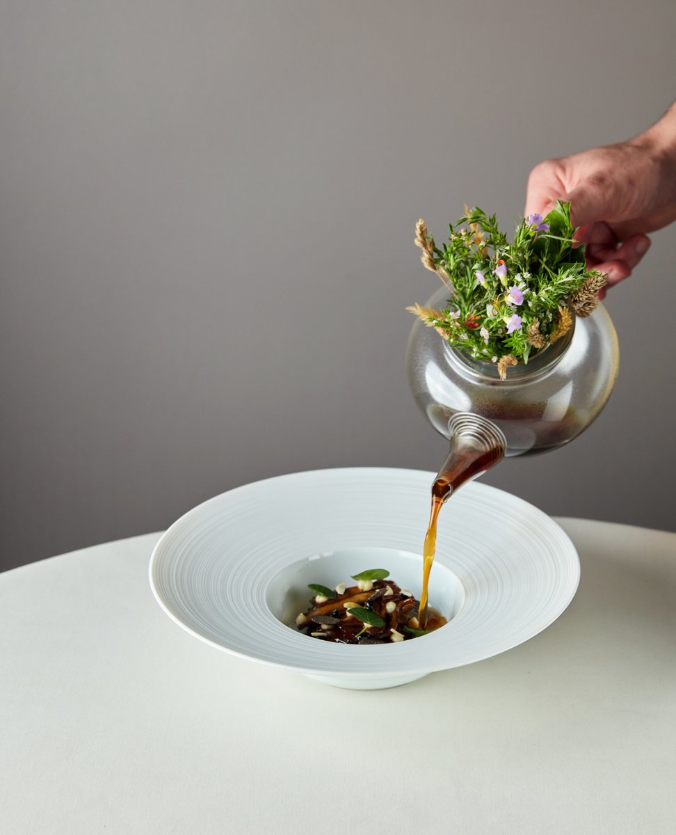 Lympstone_Manor's tweet photo. We use Forest Fungi to provide the earthy goodness of mushrooms to our dishes. Based in scenic Dawlish, just a stone's throw away from Lympstone Manor Hotel and grow their produce onsite!
@forestfungidevon #passionforfood #localproduce
https://t.co/YLYaI3OjRT