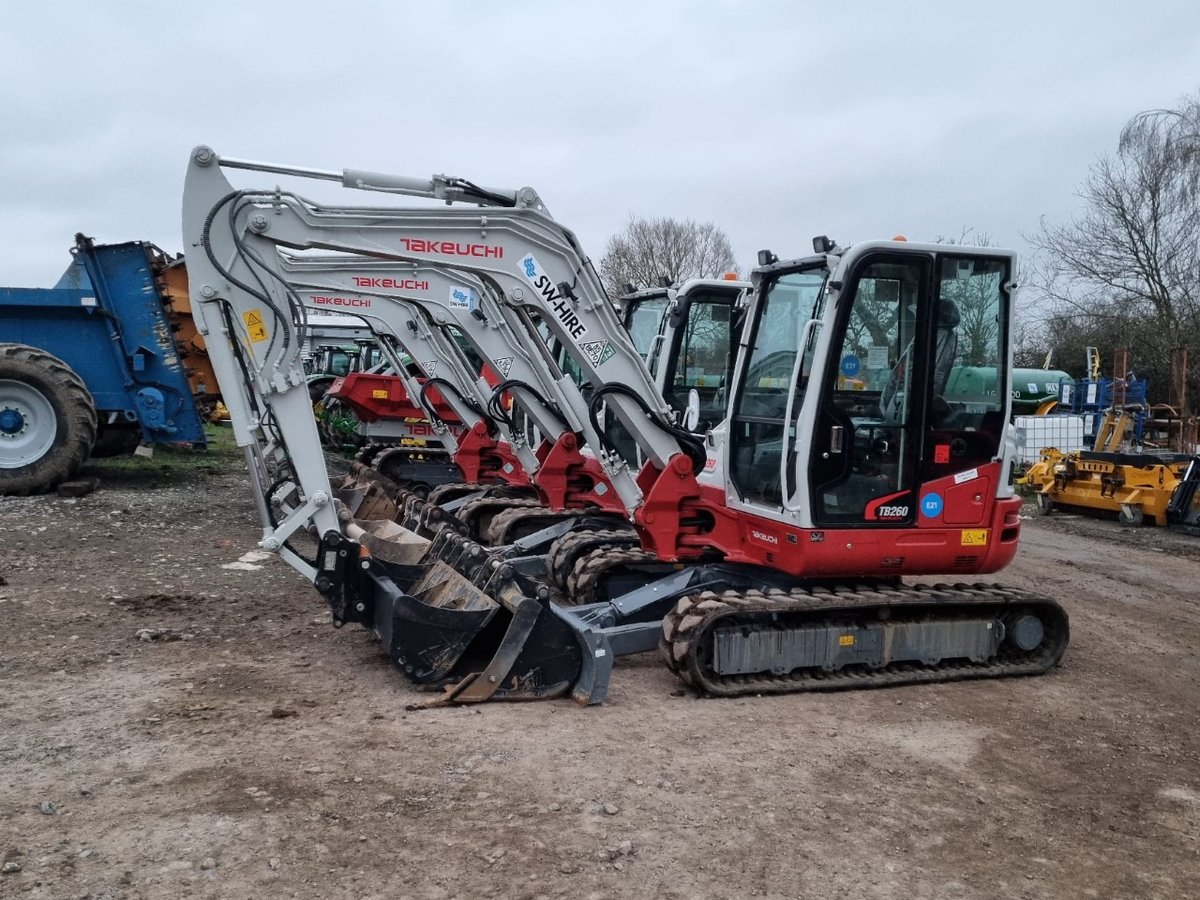 SWHire's tweet photo. Our fleet of @Takeuchi excavators ranges from 1.6t to 9t, available with:
✔️Buckets
✔️Breakers
✔️8" auger
✔️12" auger
✔️NEW tree shear

For more information, visit: https://t.co/kb1gb8FbVE

#Hire #Constuction #PlantHireUK #Maintenance #TreeShear #Forestry #Agriculture https://t.co/KWwEyS4yLA