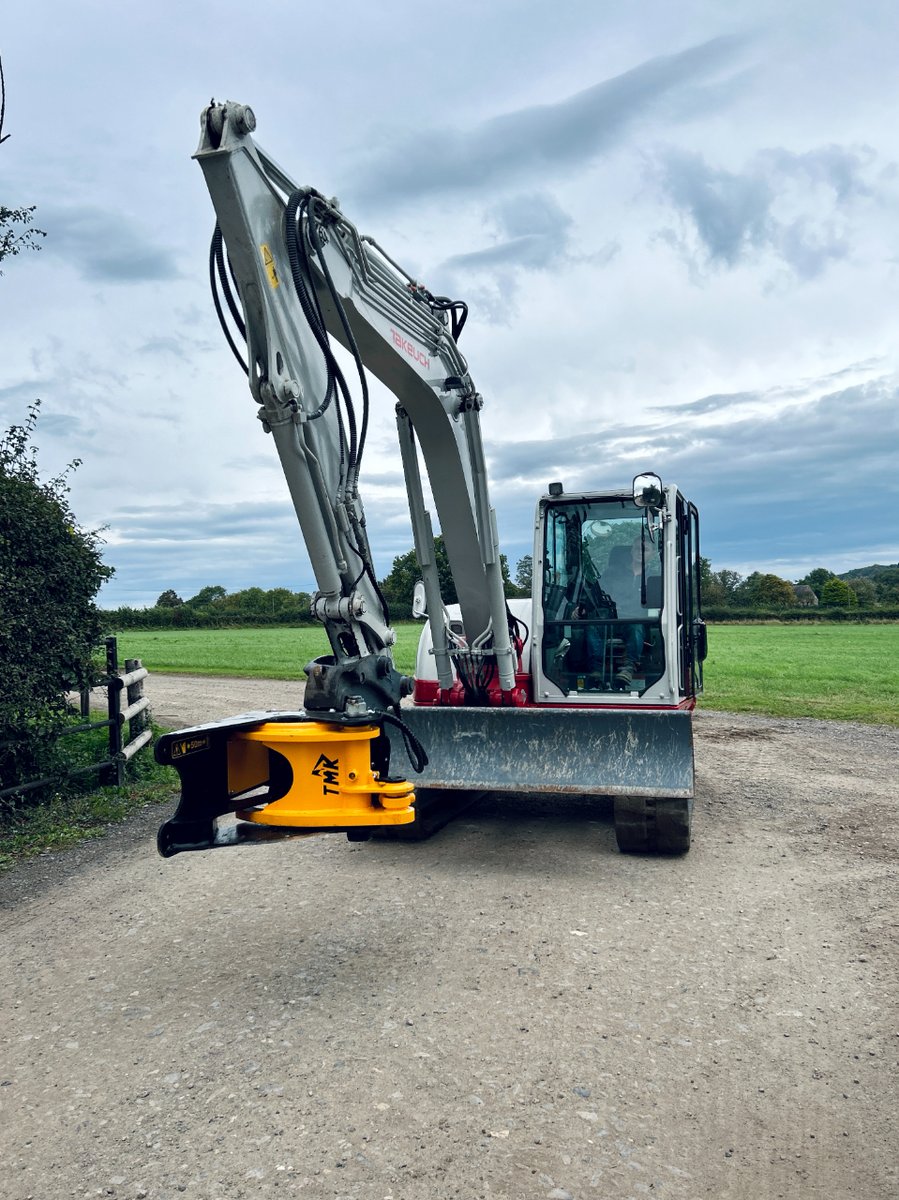 SWHire's tweet photo. Our fleet of @Takeuchi excavators ranges from 1.6t to 9t, available with:
✔️Buckets
✔️Breakers
✔️8" auger
✔️12" auger
✔️NEW tree shear

For more information, visit: https://t.co/kb1gb8FbVE

#Hire #Constuction #PlantHireUK #Maintenance #TreeShear #Forestry #Agriculture https://t.co/KWwEyS4yLA