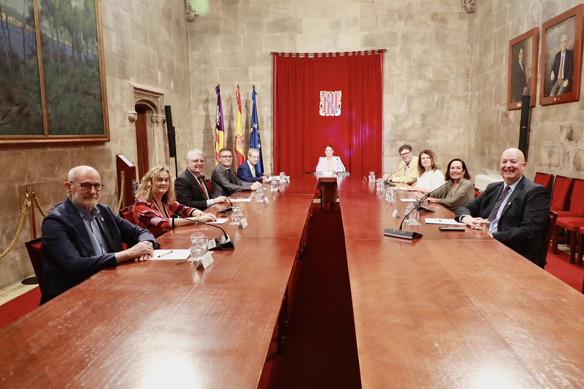 Reunió avui amb <a href="/Foment_Mallorca/">Newsmallorca by Fomento del Turismo</a> amb l'objectiu de fer feina conjuntament en la projecció internacional de Mallorca com a destinació turística de qualitat, des de la divulgació i conservació del nostre patrimoni paisatgístic, cultural, gastronòmic i patrimonial.