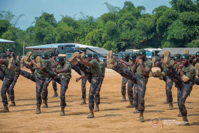 laguerrie's tweet photo. #RDC:Ils sont en fin de formation au Camp d'entraînement militaire #Bahuma et font partie des nouvelles brigades de l'armée en route pour Goma, au Nord-Kivu. La triste fin du #M23 se compte au bout du doigt. https://t.co/68CpruCLcM