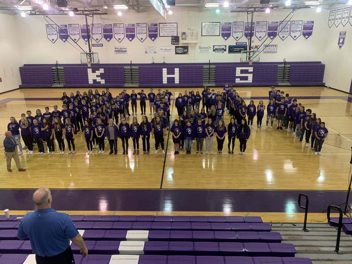 Senior class up bright and early this morning for their Senior Pano Photo!
Nothing better than starting the day off with a Keystone tradition.